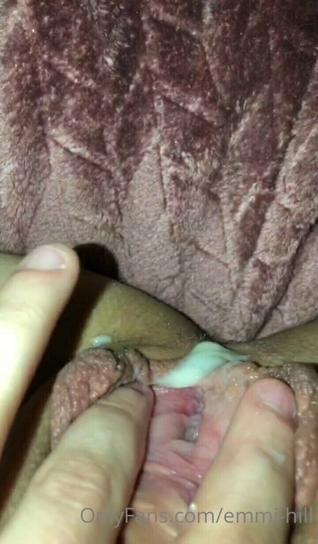 Naakte gelekte OnlyFans-foto van Emmihill