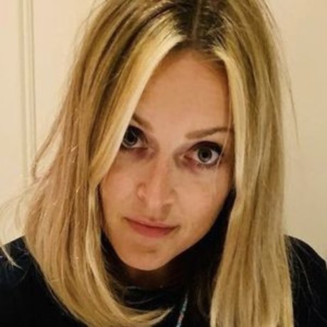 Naakte gelekte OnlyFans-foto van Fearne Cotton