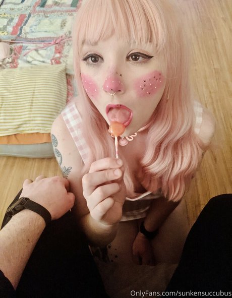 Naakte gelekte OnlyFans-foto van Sunkensuccubus