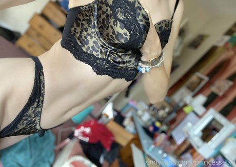 Naakte gelekte OnlyFans-foto van Princesselxo