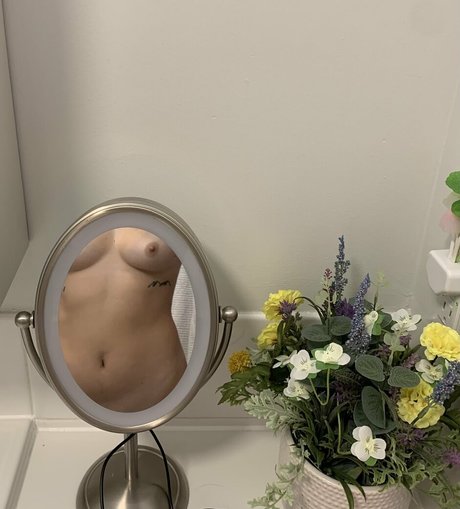 Naakte gelekte OnlyFans-foto van Lauuux