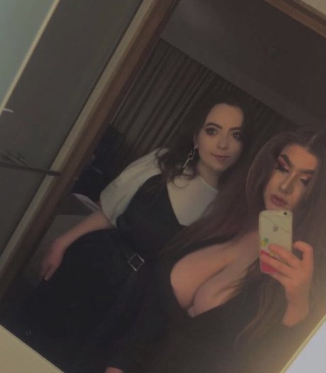 Naakte gelekte OnlyFans-foto van Heys0phie