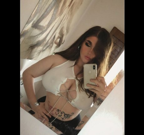 Naakte gelekte OnlyFans-foto van Heys0phie