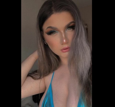 Naakte gelekte OnlyFans-foto van Heys0phie