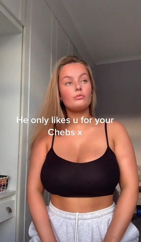 Naakte gelekte OnlyFans-foto van Leah Booth