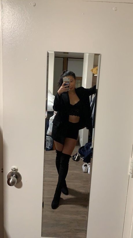 Naakte gelekte OnlyFans-foto van Alisonl