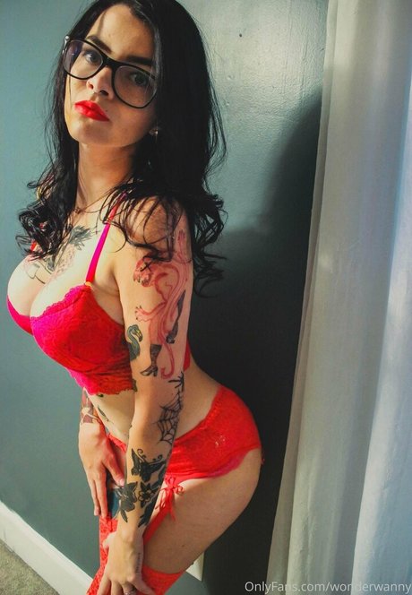 Naakte gelekte OnlyFans-foto van Wonderwanny