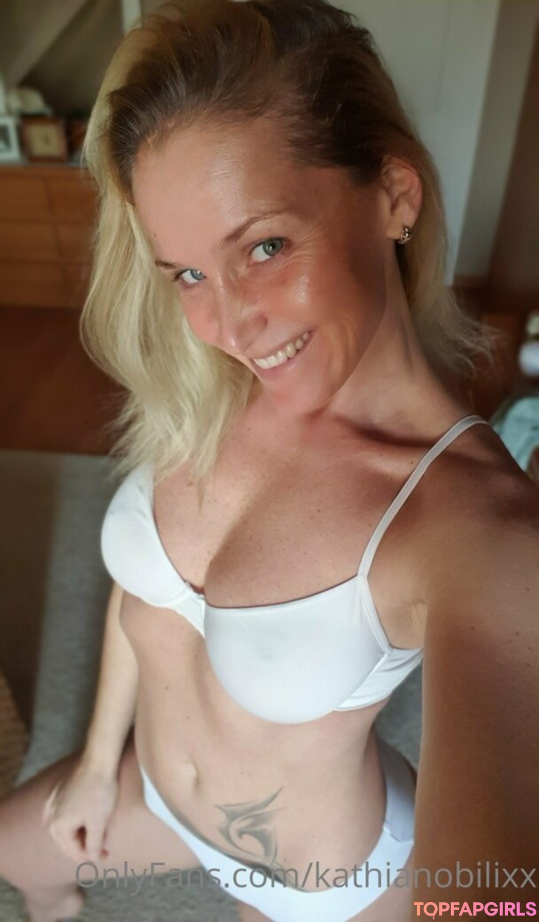 Naakte gelekte OnlyFans-foto van Kathianobilixx #1009
