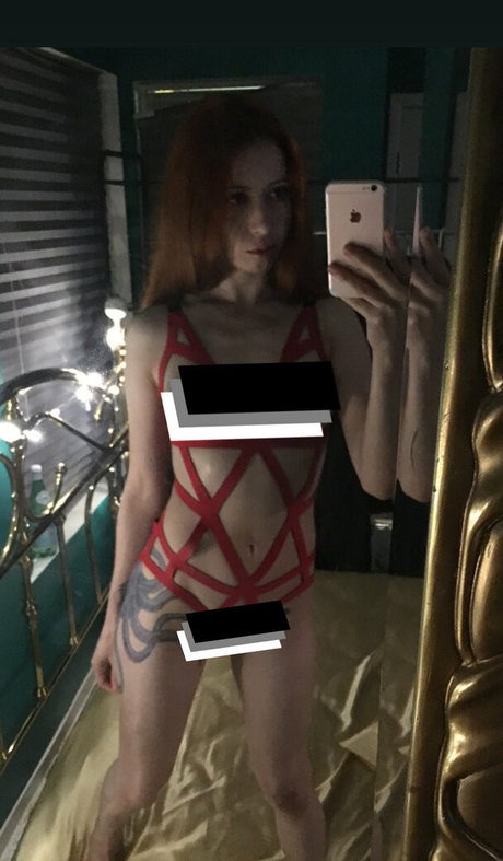 Naakte gelekte OnlyFans-foto van Nudymagazineday