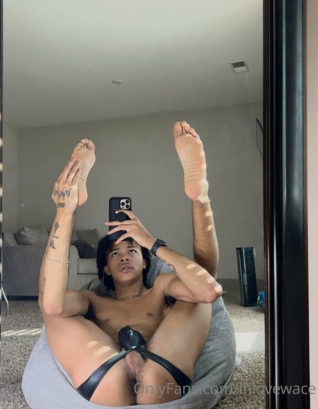 Naakte gelekte OnlyFans-foto van Inlovewace