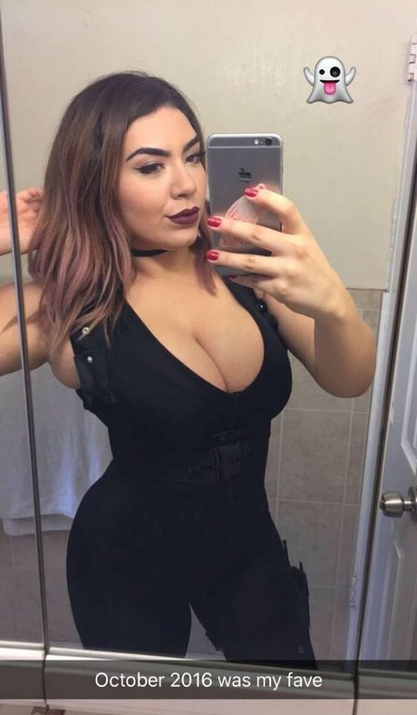 Naakte gelekte OnlyFans-foto van Nicky Nicole