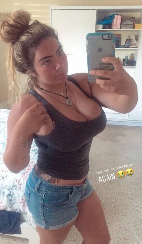 Naakte gelekte OnlyFans-foto van Nicky Nicole