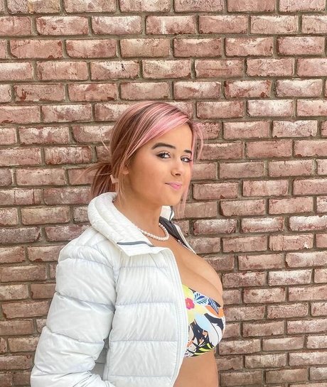 Naakte gelekte OnlyFans-foto van Summer Hope
