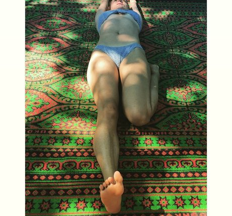 Naakte gelekte OnlyFans-foto van Demet Yoruc