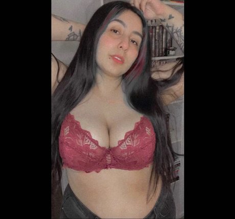 Naakte gelekte OnlyFans-foto van Carolinasto