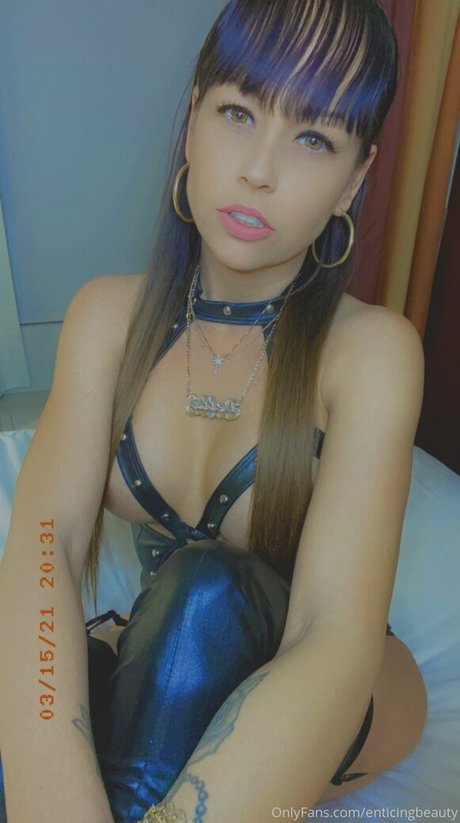 Naakte gelekte OnlyFans-foto van Enticingbeauty