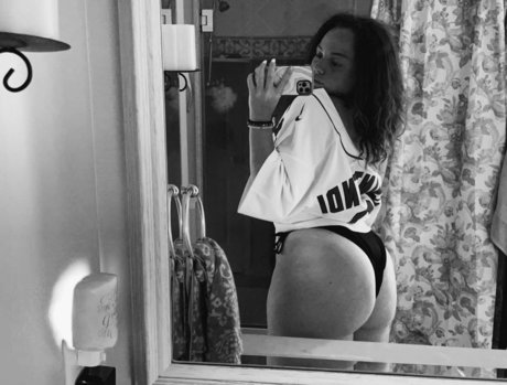 Naakte gelekte OnlyFans-foto van Hannah B