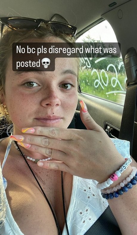 Naakte gelekte OnlyFans-foto van Hannah B