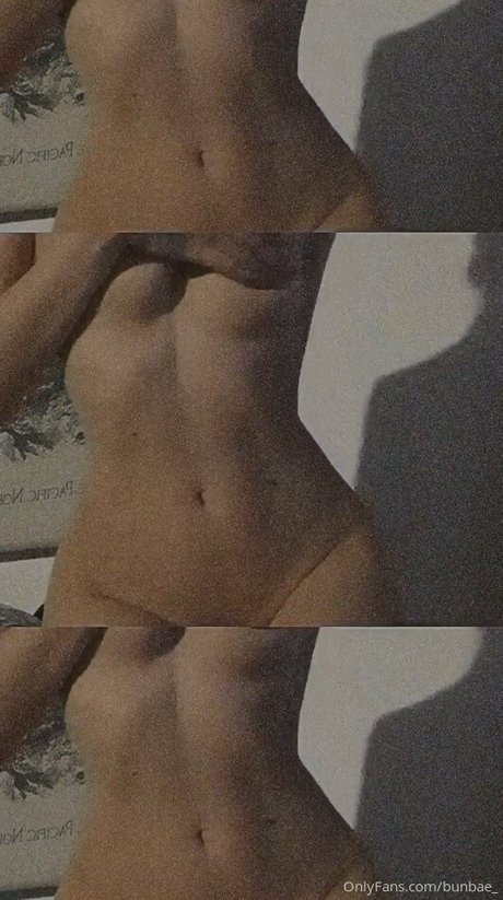 Naakte gelekte OnlyFans-foto van Bunbae