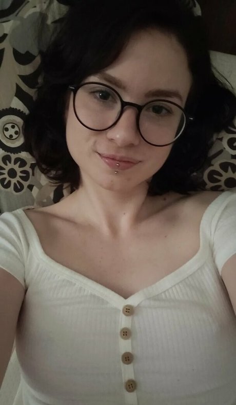 Naakte gelekte OnlyFans-foto van Lunarium