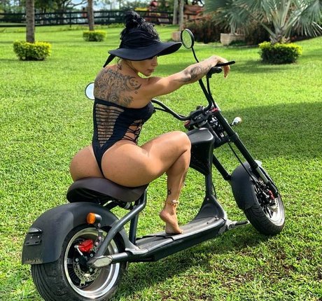 Naakte gelekte OnlyFans-foto van Fabi Frota