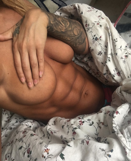Naakte gelekte OnlyFans-foto van Sandrareiche