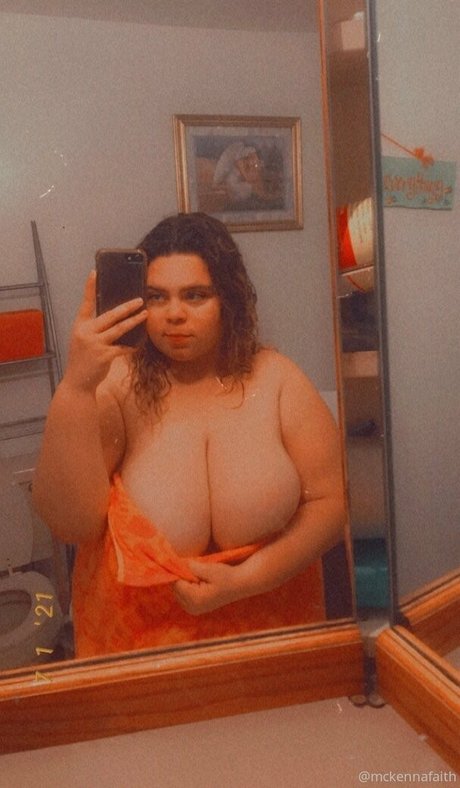 Naakte gelekte OnlyFans-foto van Mckennafaith