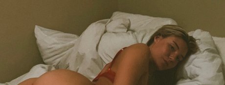 Naakte gelekte OnlyFans-foto van Miabiababbyy