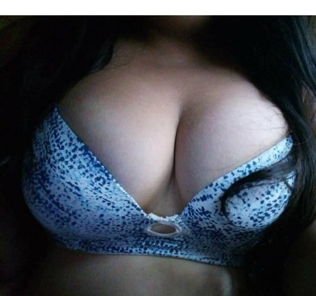 Naakte gelekte OnlyFans-foto van Jessygalanoficial