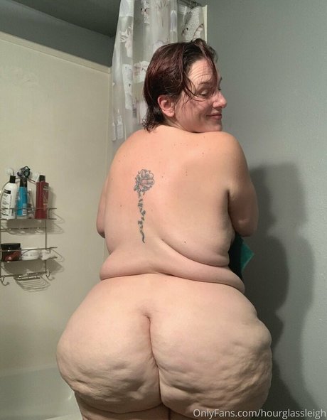 Naakte gelekte OnlyFans-foto van Hourglassleigh