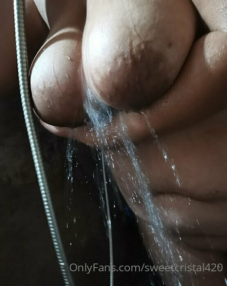 Naakte gelekte OnlyFans-foto van Sweetcristal420