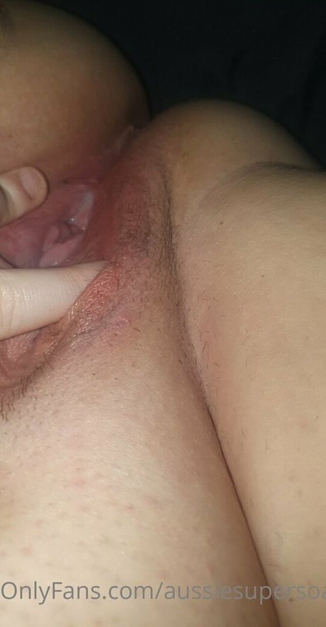 Naakte gelekte OnlyFans-foto van Aussiesupersoaker