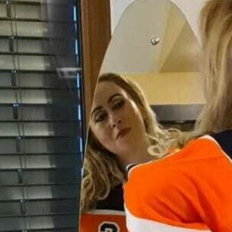Naakte gelekte OnlyFans-foto van Penyhotwife