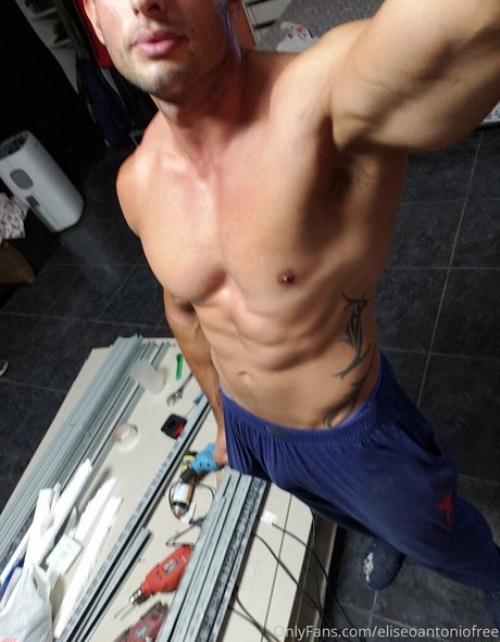 Naakte gelekte OnlyFans-foto van Eliseoantoniofree