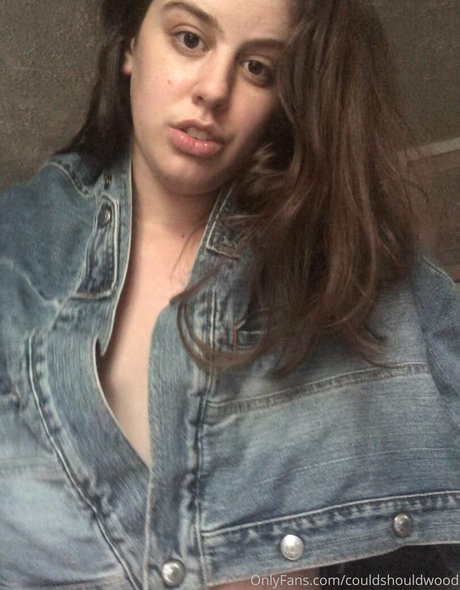 Naakte gelekte OnlyFans-foto van Couldshouldwood