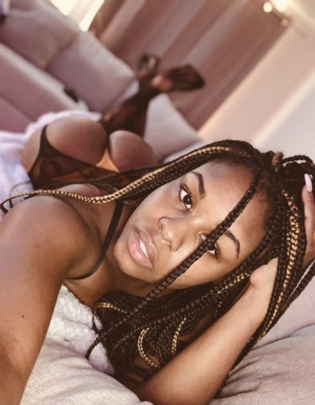 Naakte gelekte OnlyFans-foto van Liliwashere