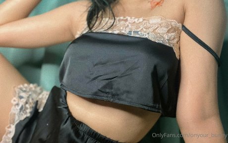 Naakte gelekte OnlyFans-foto van Onyourbunny
