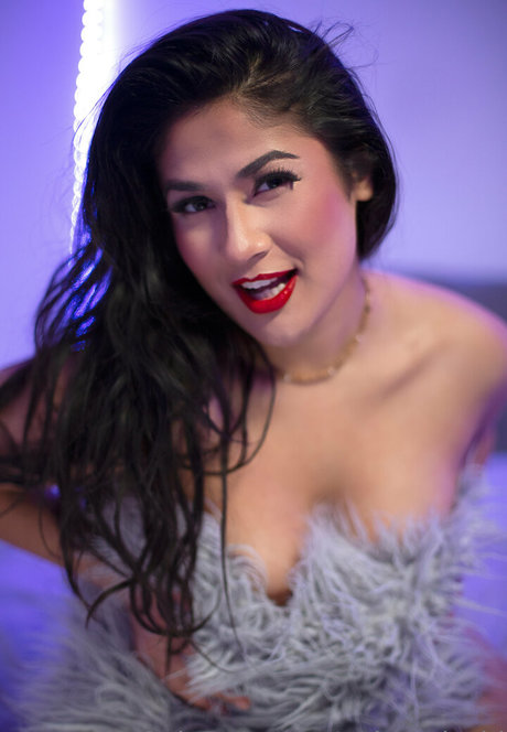 Naakte gelekte OnlyFans-foto van Onlynadeshi