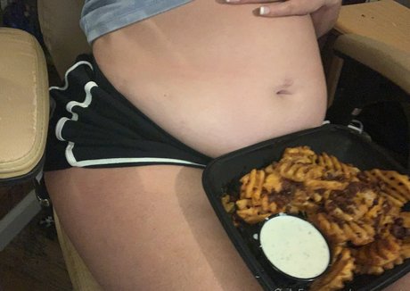 Naakte gelekte OnlyFans-foto van Meganeats