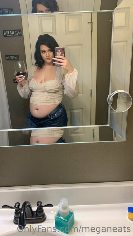 Naakte gelekte OnlyFans-foto van Meganeats