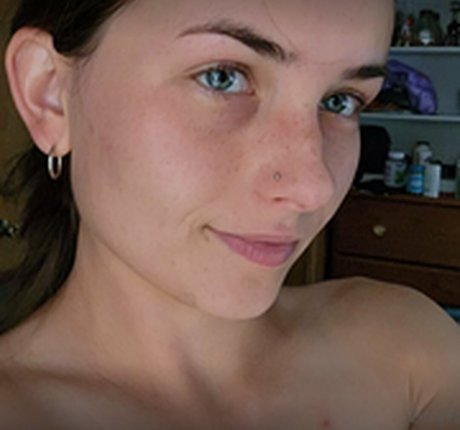 Naakte gelekte OnlyFans-foto van Alliekatt Asmr