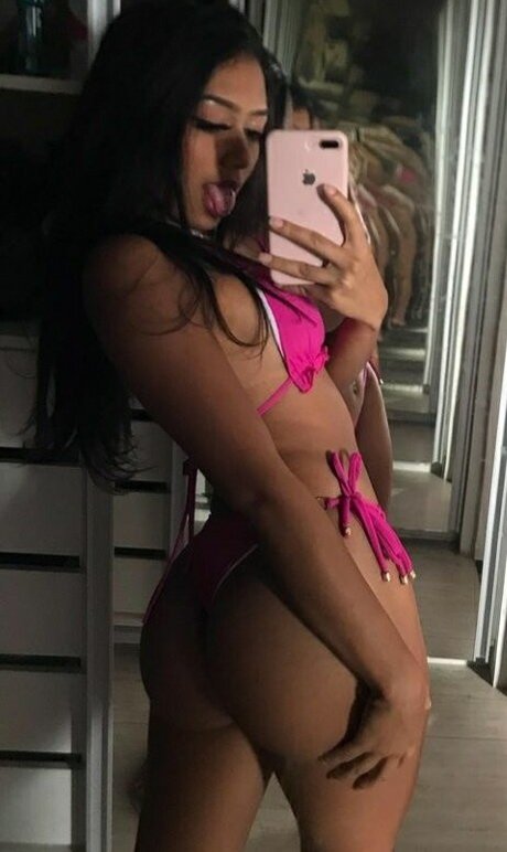 Naakte gelekte OnlyFans-foto van Jamily Marquees
