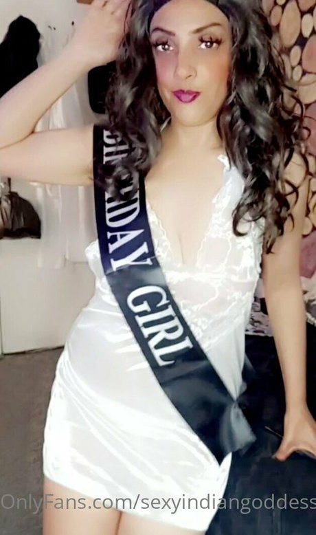 Naakte gelekte OnlyFans-foto van Sexyindiangoddess