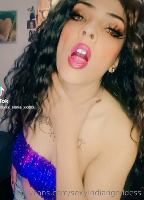 Naakte gelekte OnlyFans-foto van Sexyindiangoddess
