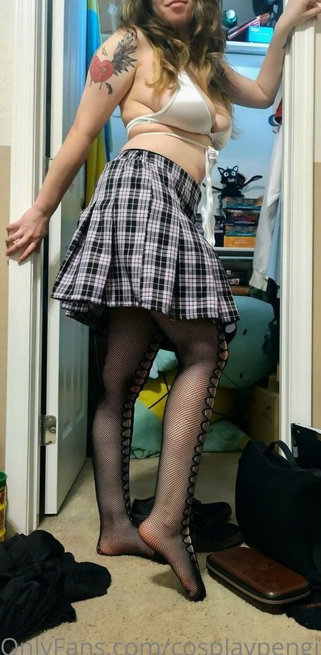 Naakte gelekte OnlyFans-foto van Cosplaypengi