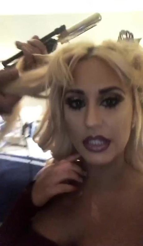 Naakte gelekte OnlyFans-foto van Brandi Bae
