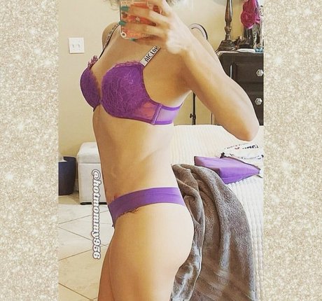 Naakte gelekte OnlyFans-foto van Hotmommy956