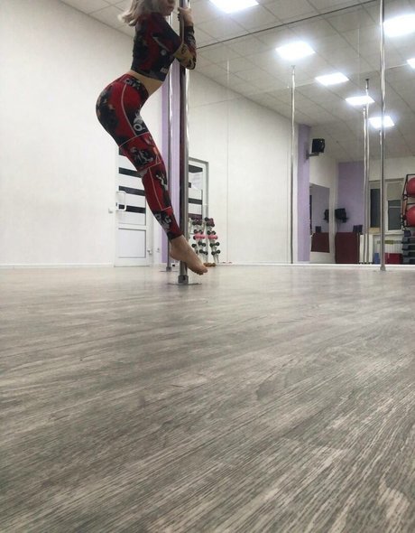 Naakte gelekte OnlyFans-foto van Vikamccline
