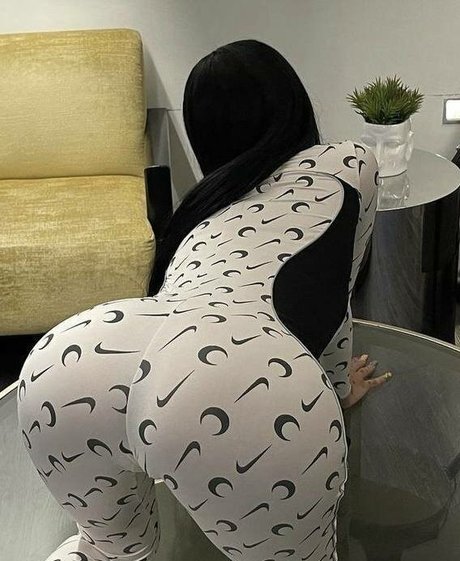 Naakte gelekte OnlyFans-foto van Lalatupy