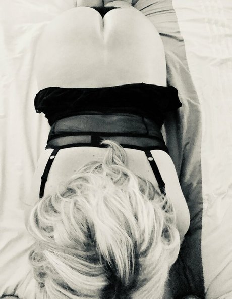 Naakte gelekte OnlyFans-foto van Momma Michelle